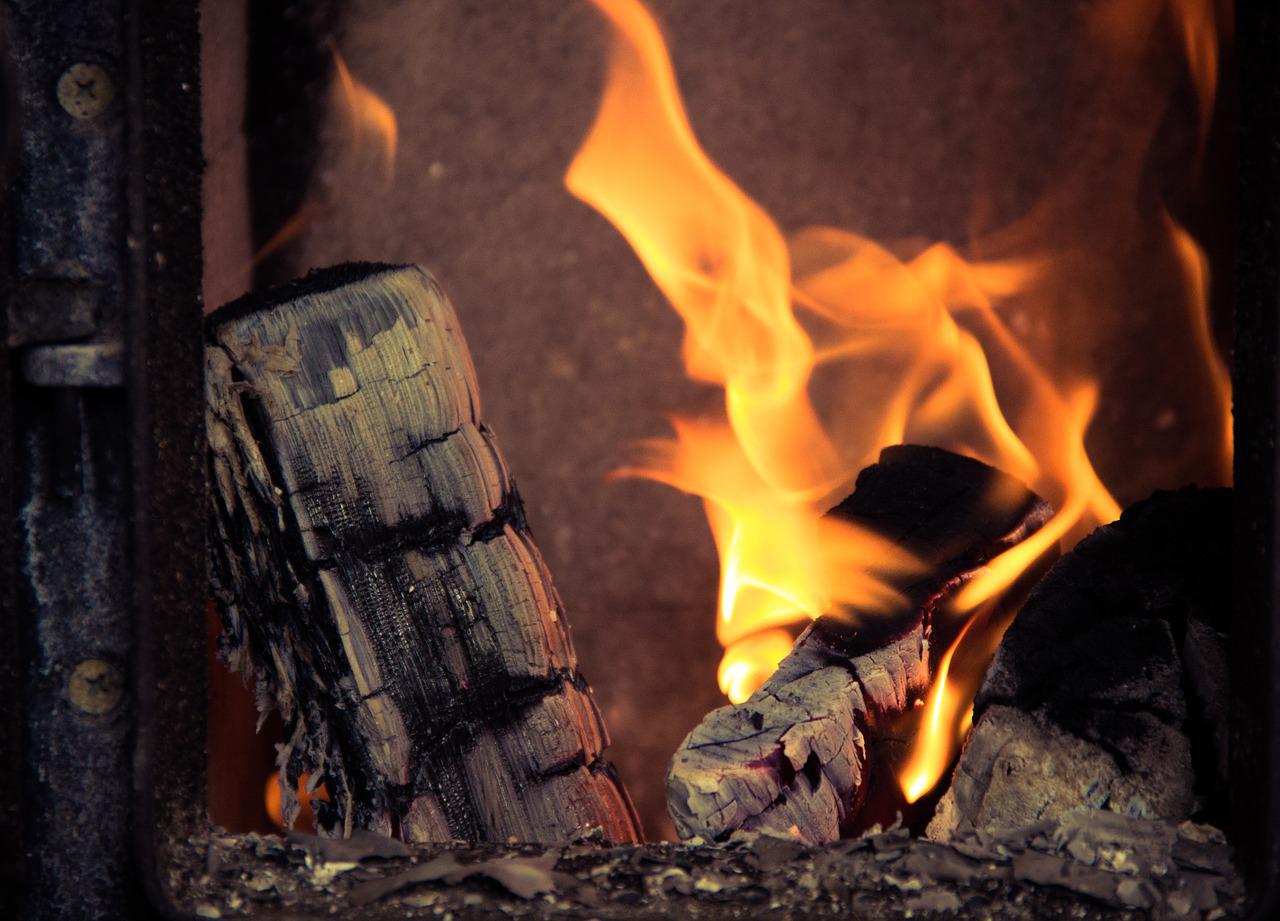 fireplace-933565_1280